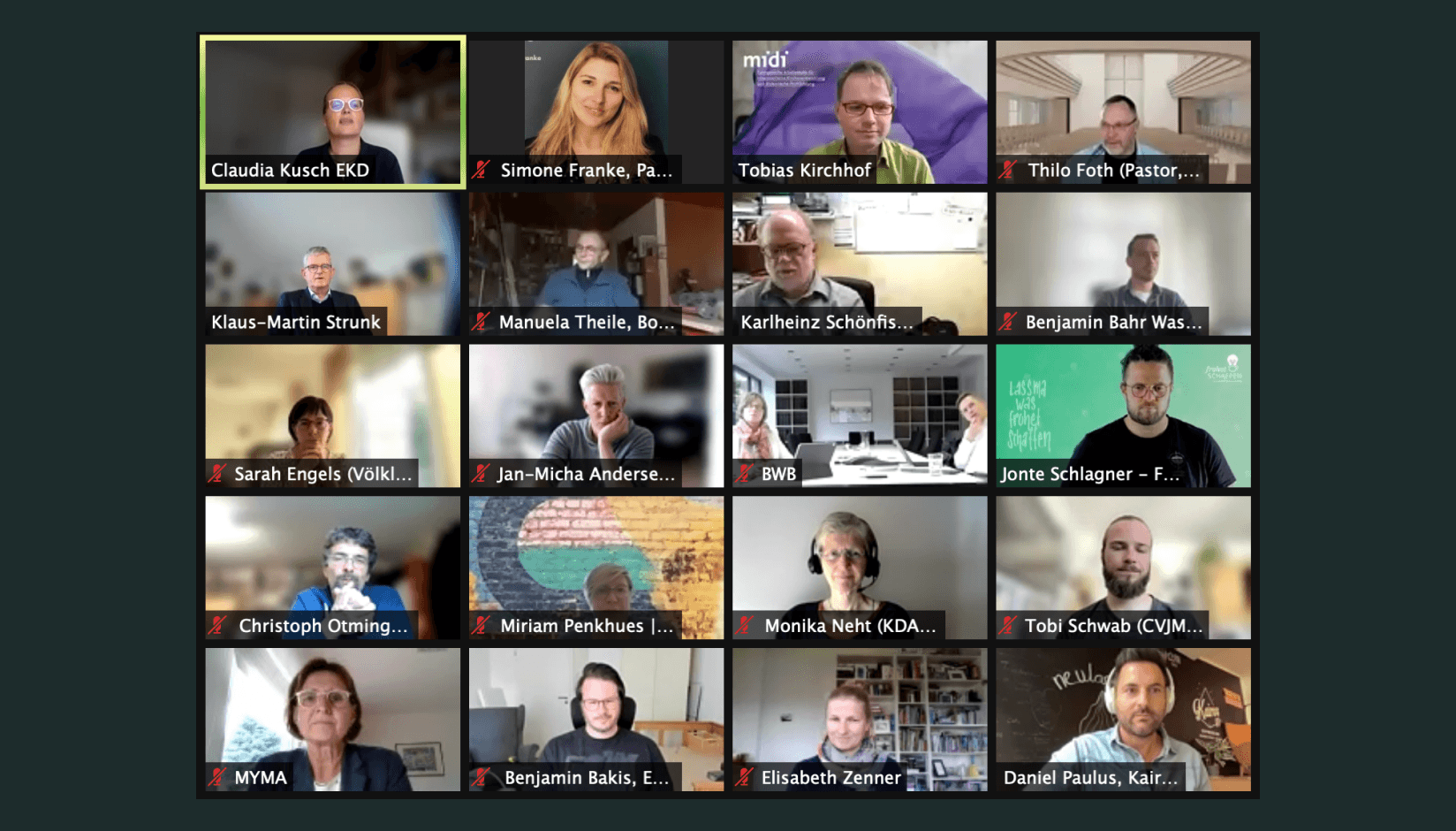 Simone Franke speaking at an online conference dedicated to community building at coworking spaces