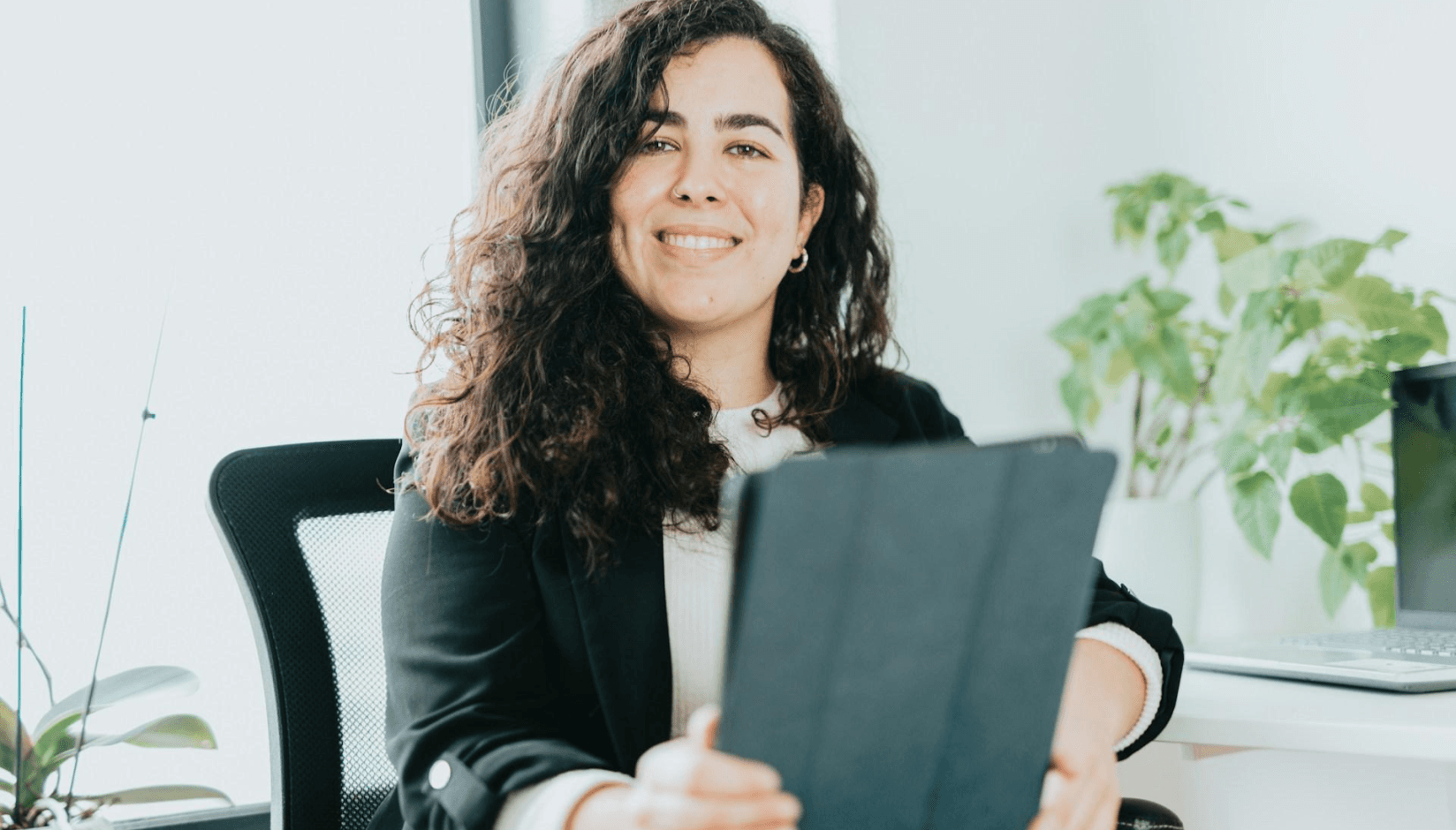 AI-powered legal contracts: expert advice for coworking space owners