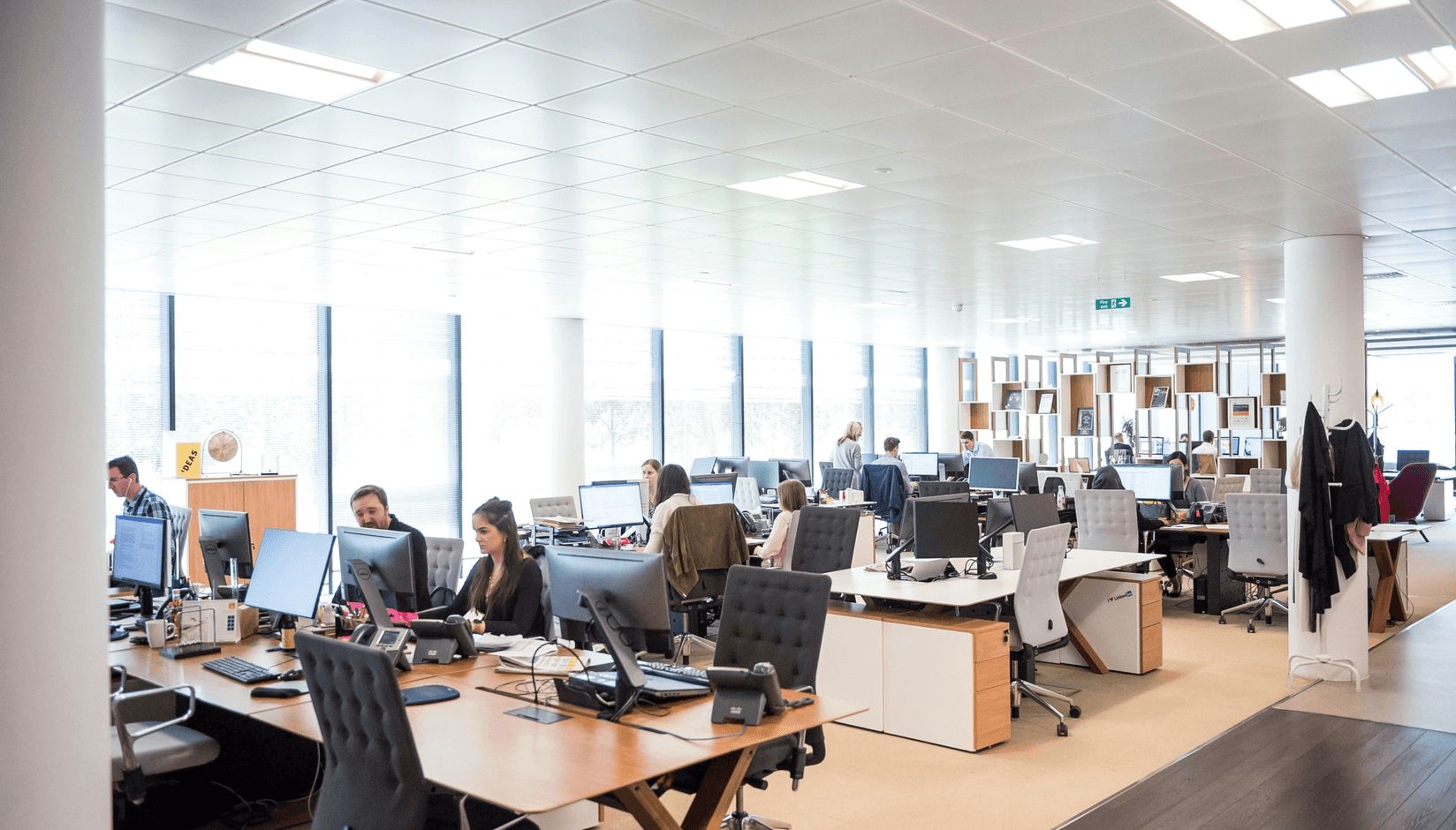 Coworking space with necessary amenities for hybrid workers